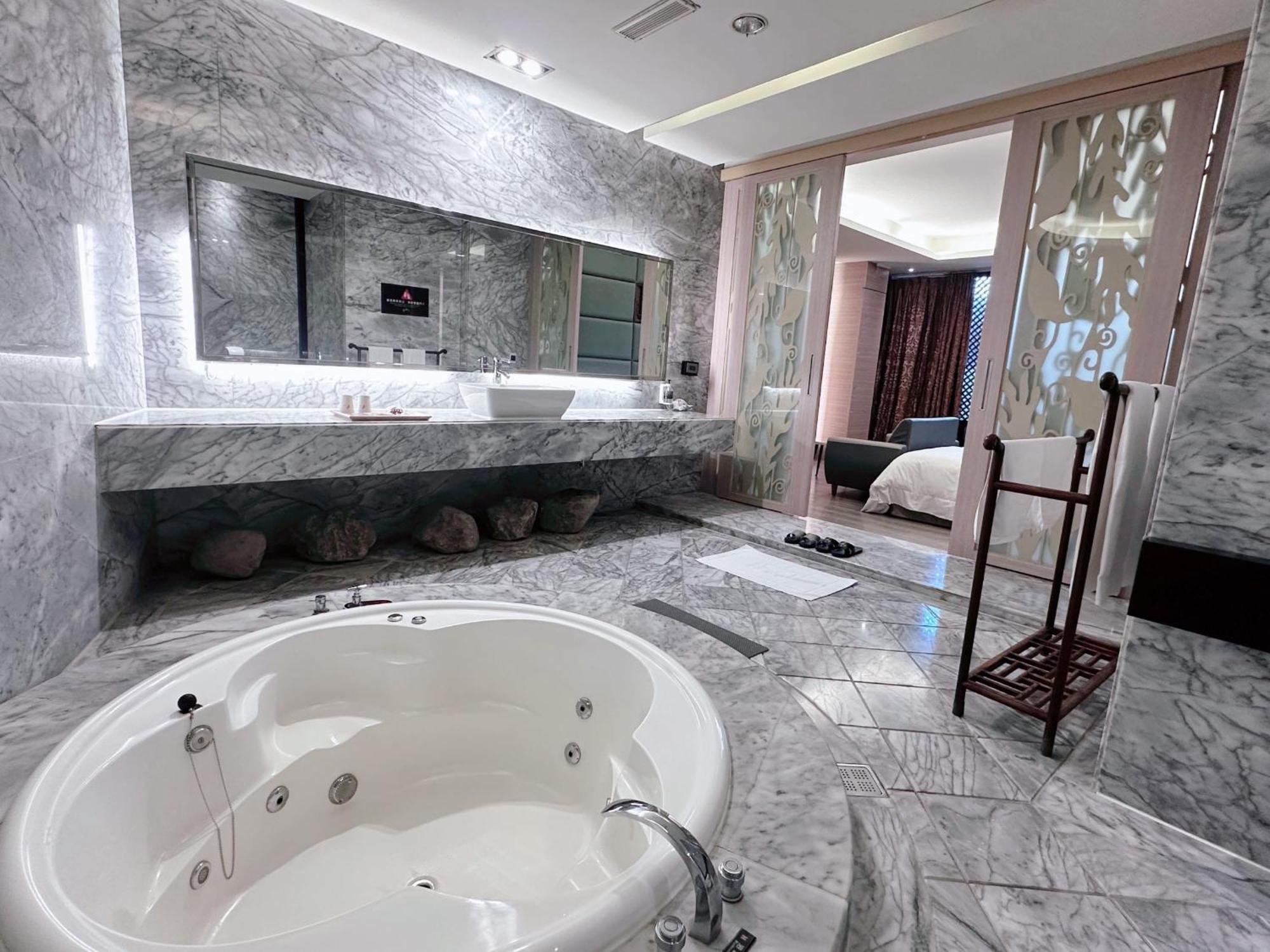 Orient Luxury Villa Motel Huwei Экстерьер фото